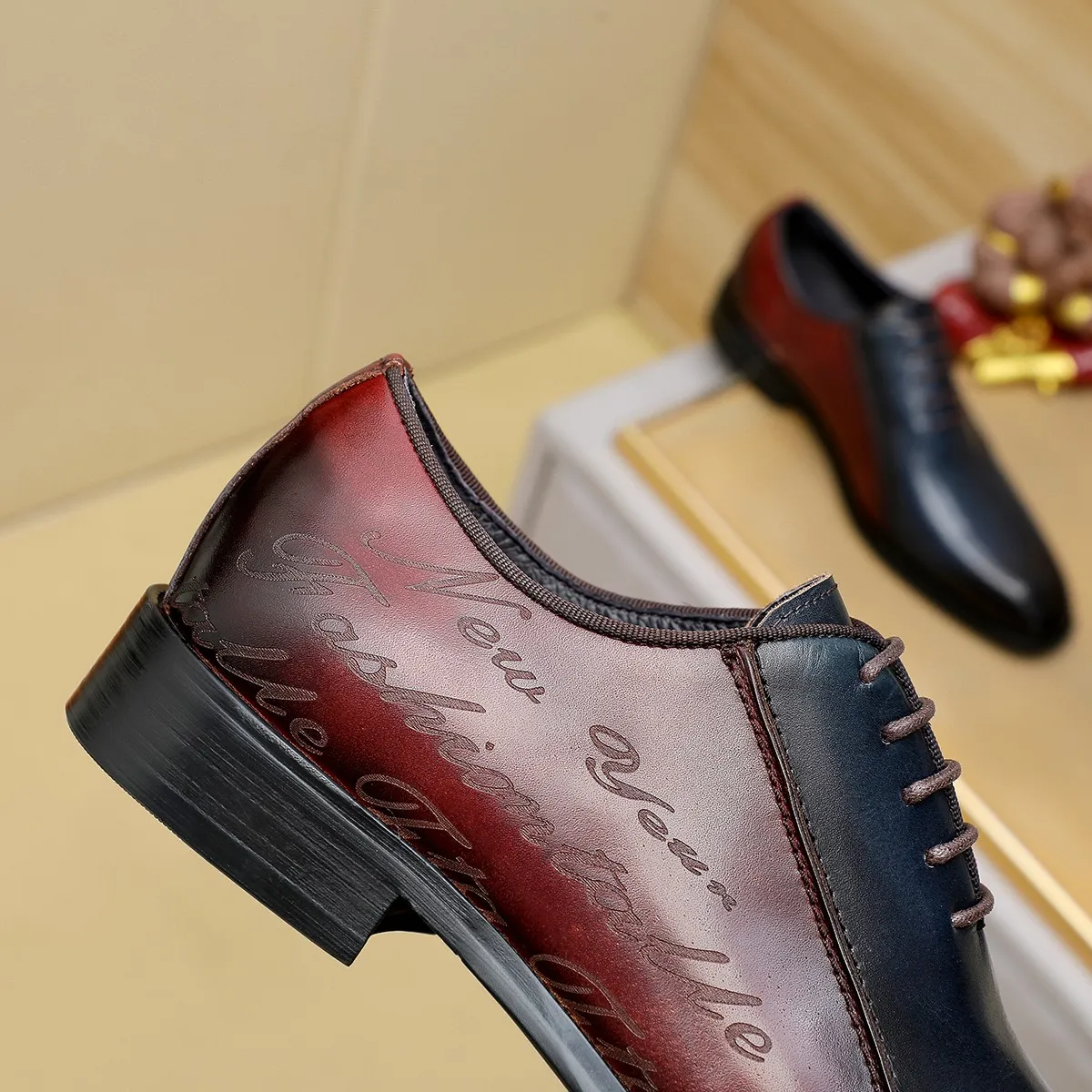 Men's shoes 💰620 💰 Louis Vuitton LV ® Autumn and Winter 🆕 models 🔛Full shoe counter First layer cowhide, 🐂leather lined casual shoes for men, super soft outsole, essential for driving. Counter synchronized original first layer cowhide completely 1:1 mold customization 🌹Top version, 2 colors available! Number: 38-45 (37.46. Customized)